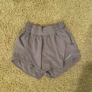 LULULEMON HOTTY HOT SHORTS SIZE 2 TALL